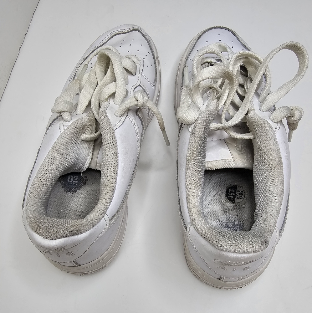 Nike Air Force 1 Low Tops Boys Mens Size 5.5  All White Unisex - Picture 2 of 11